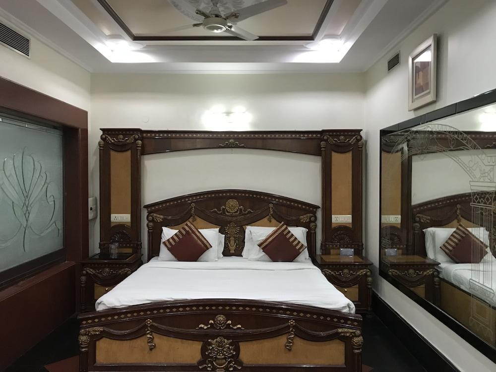 Delite Sarovar Portico Faridabad Exterior foto