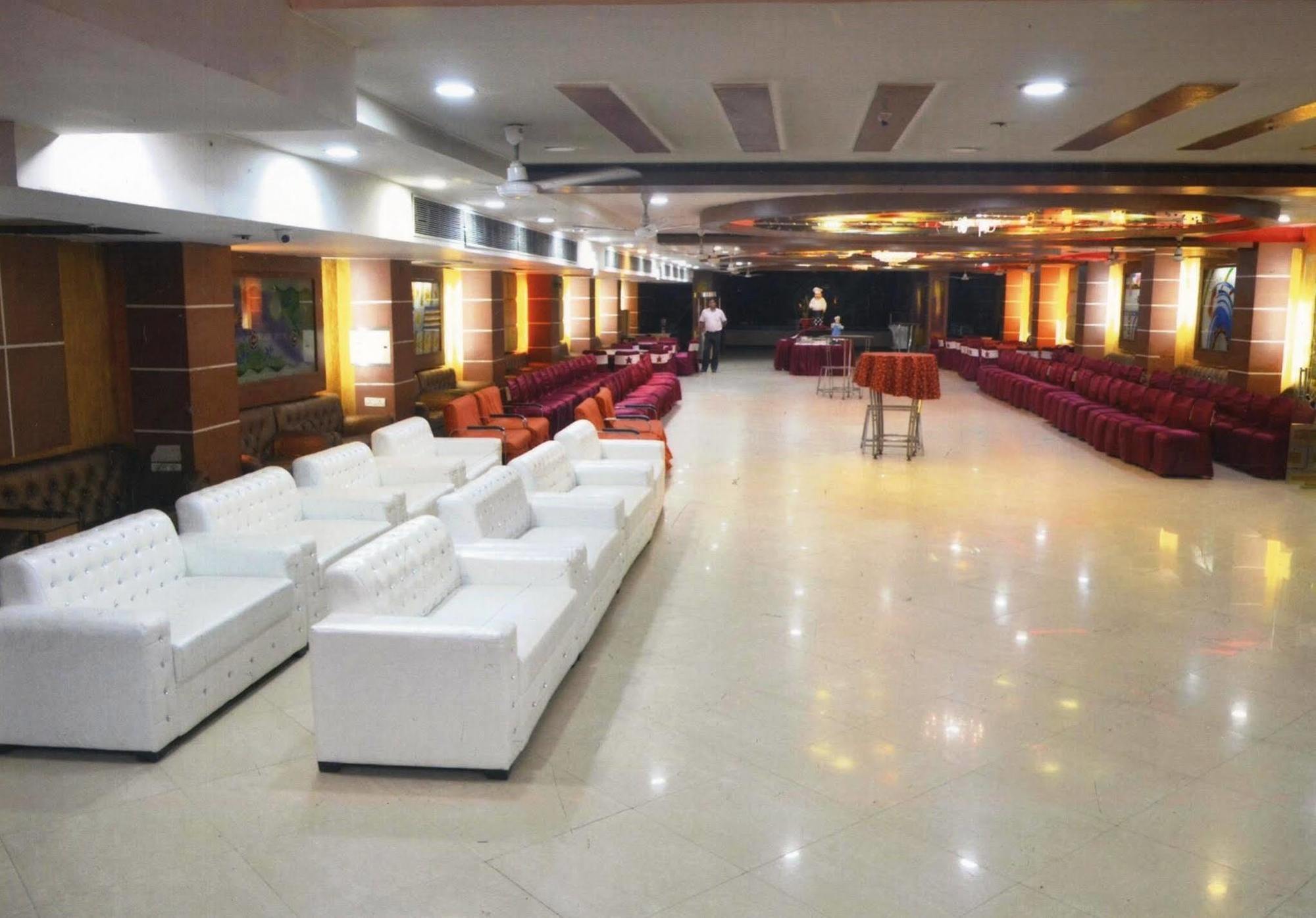 Delite Sarovar Portico Faridabad Exterior foto